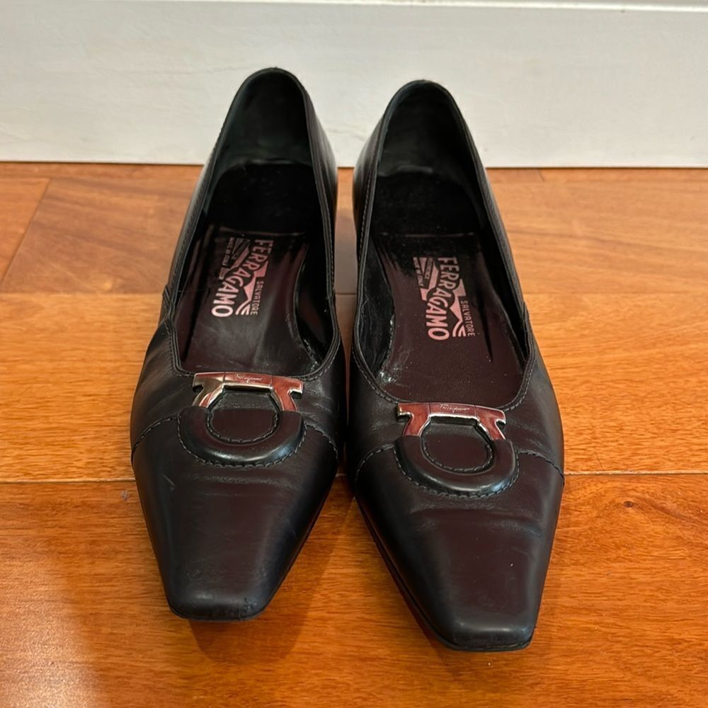 Salvatore Ferragamo‎ Pumps Womens Black Leather Gancini Pointed Toe Low Heel 9.5